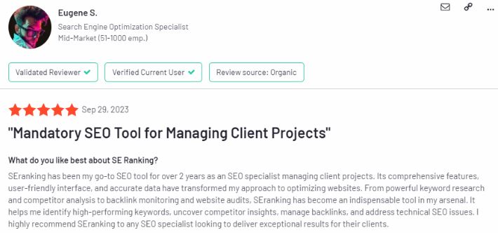 Para desarrollar un sólido plan de optimización on-page y off-page, SE Ranking dispone de conjuntos de herramientas en profundidad para analizar el rendimiento de las plataformas de medios sociales y la competencia, el tráfico de búsqueda y los competidores.